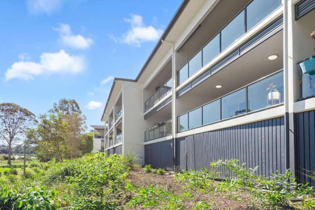 A Quiet Unit Overlooking A Reserve Petrie Exterior photo
