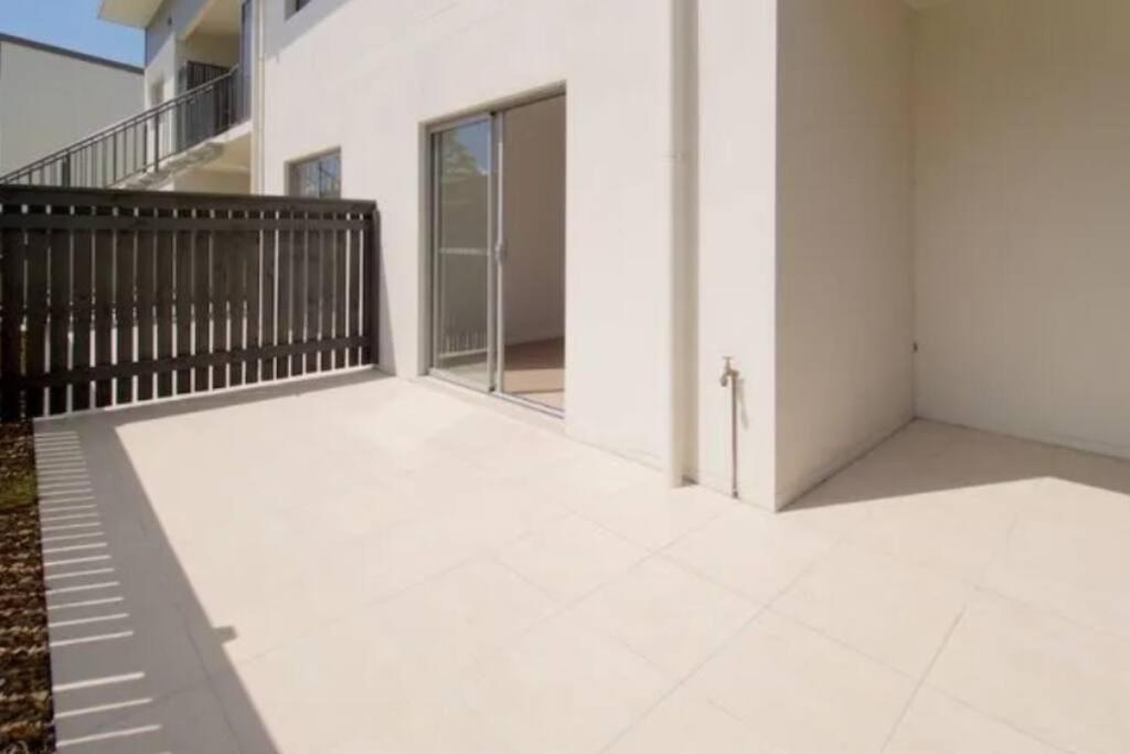 A Quiet Unit Overlooking A Reserve Petrie Exterior photo